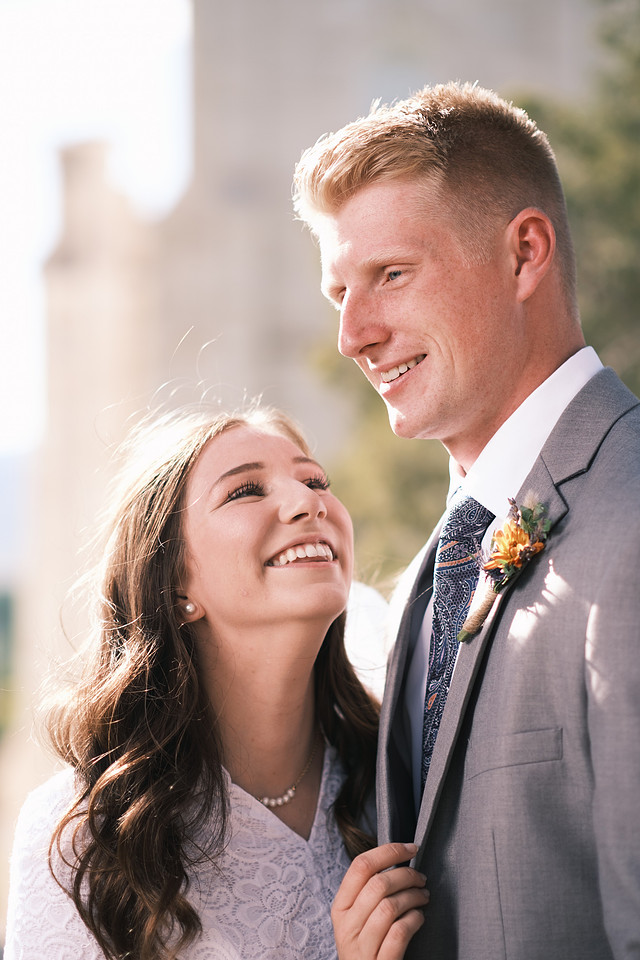 A newlywed couple at the Manti Utah Temple